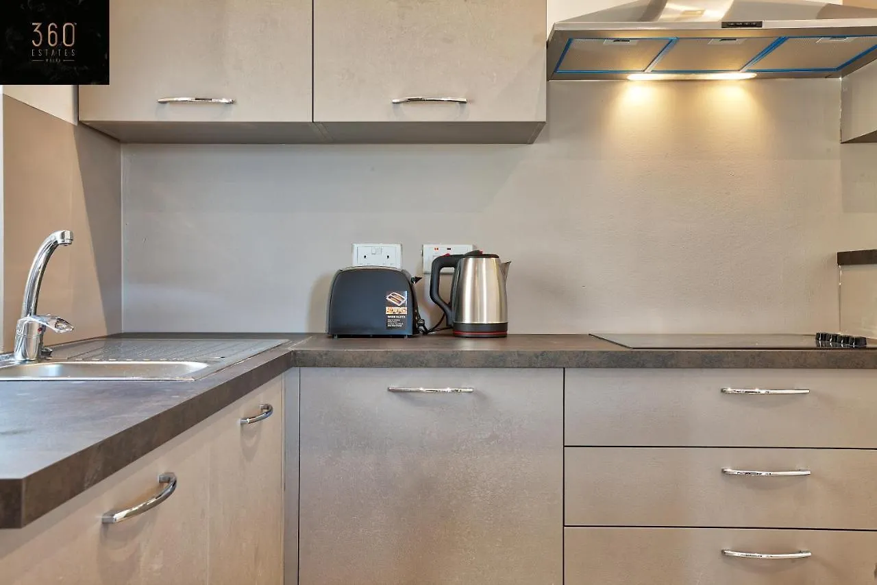 Studio Penthouse, Close To Clubs/Schools W/Wifi Saint Julian's